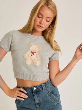NWT Le Lis Short Sleeve Crew Neck Teddy Bear Grey Junior Sweater Crop Top
